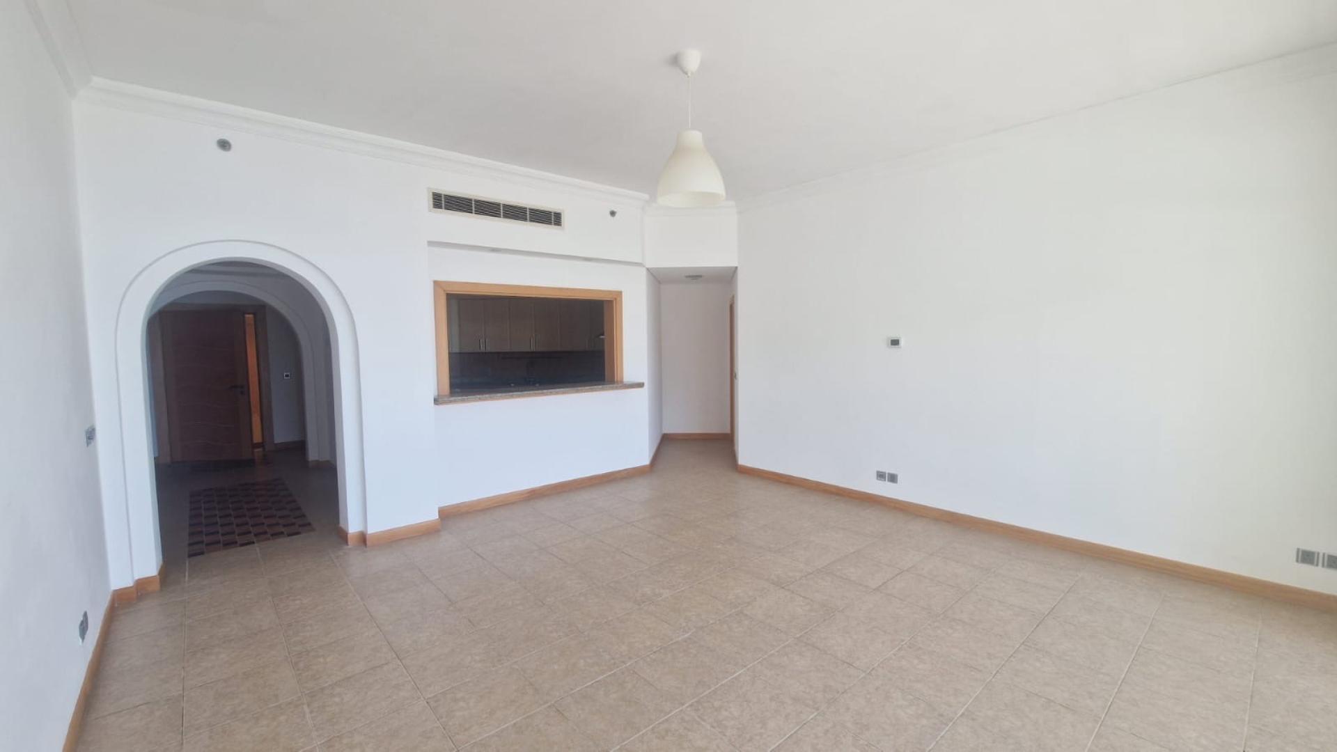 Spacious living area in Shoreline Apartments, Palm Jumeirah, available for rent