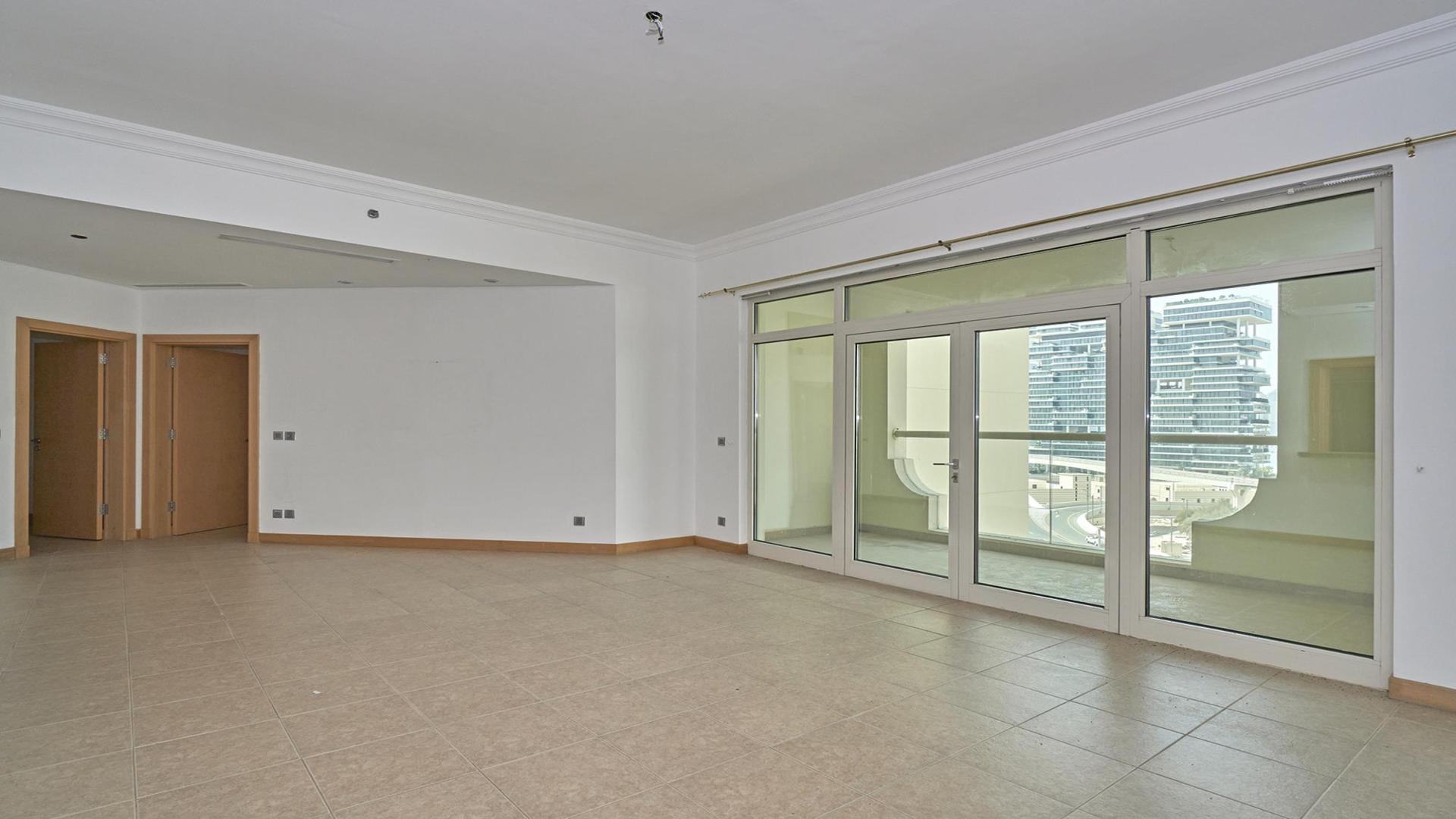 Spacious living room in Palm Jumeirah Shoreline Apartments for rent, featuring large windows
