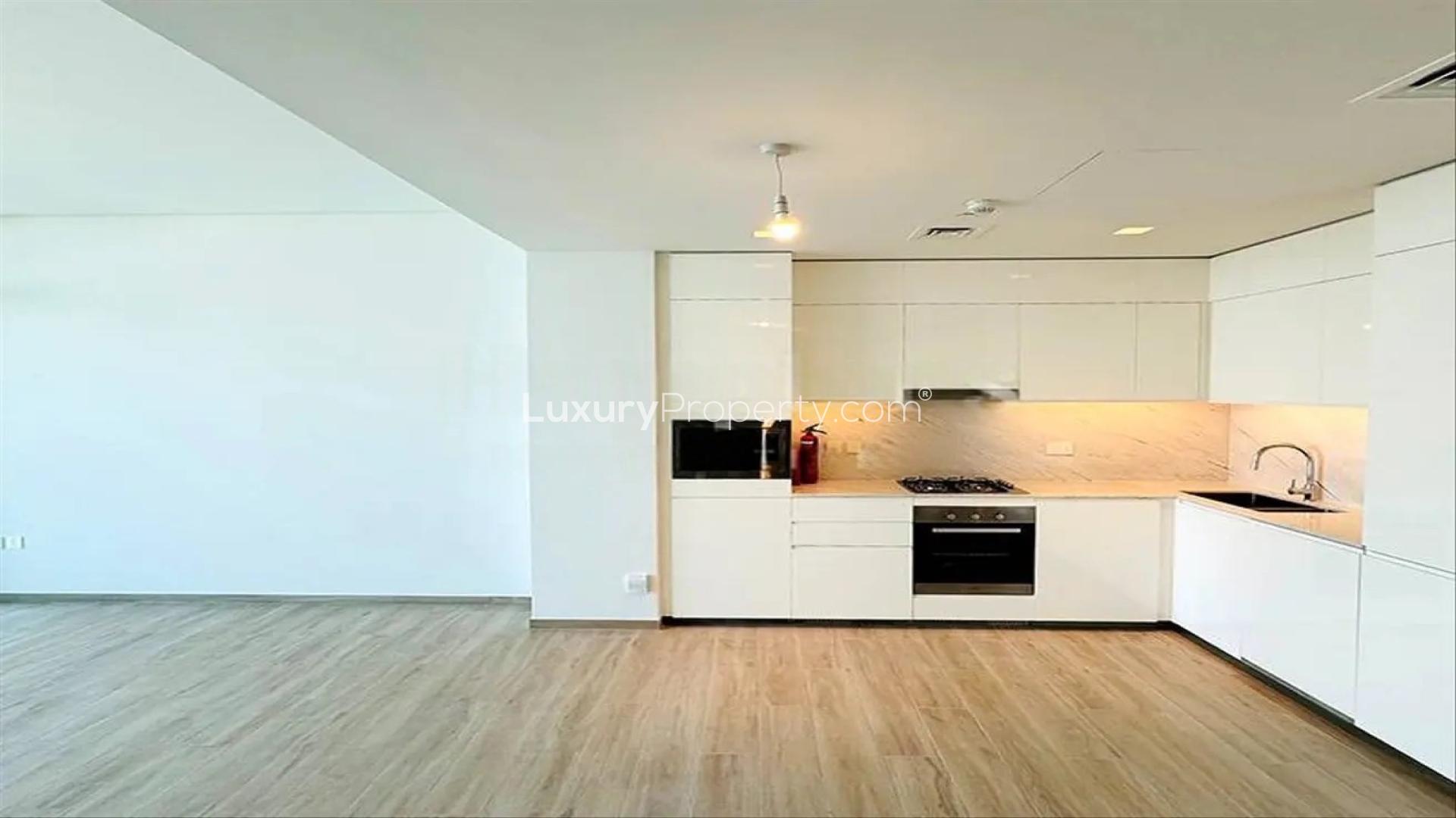 Modern kitchen in high-floor apartment, Dubai Creek Harbour, Palace Residences, chiller free rental