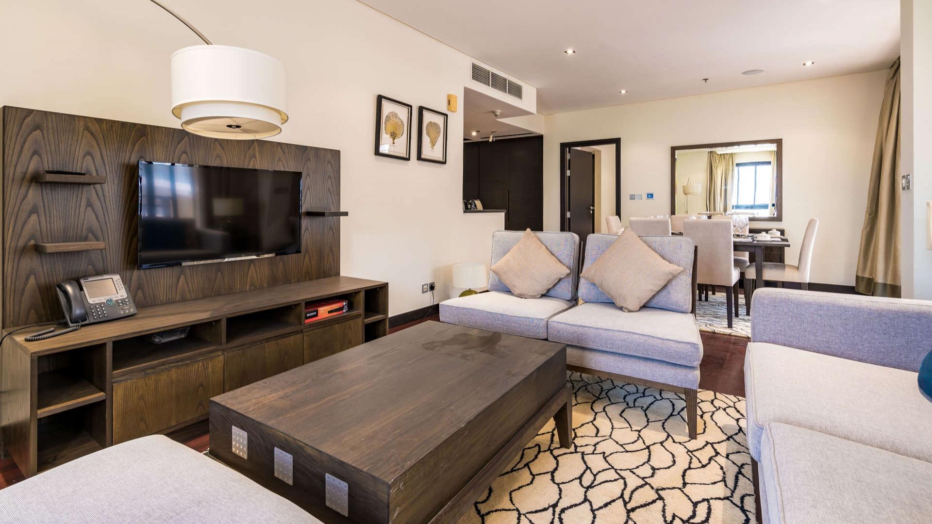 Modern bedroom with balcony at Anantara Residences, Palm Jumeirah apartment for rent