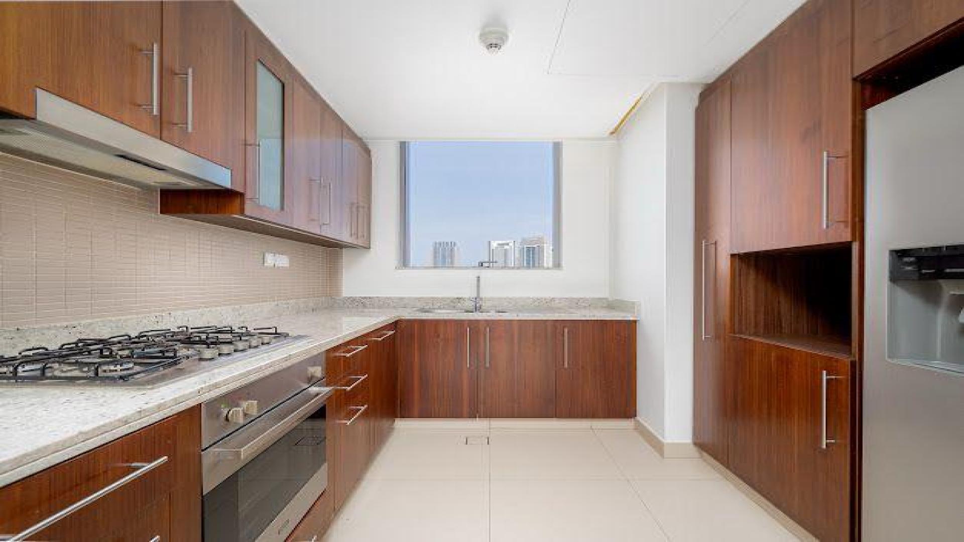 Spacious high-floor apartment with city views in Boulevard Point, Downtown Dubai
