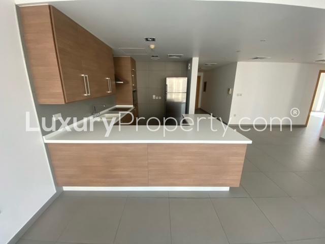 Stylish, sunlit room in 2-bedroom apartment, Ariyana Tower, Dubai Marina with city views