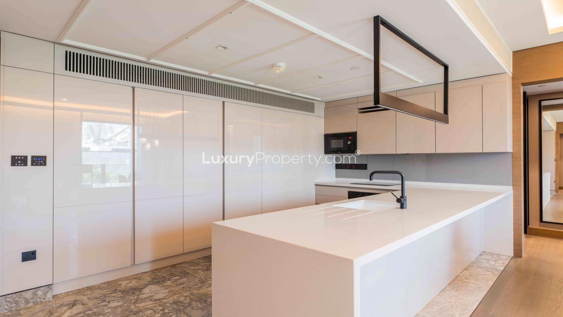 Elegant dining area with Ain view in 2-bedroom Bluewaters apartment, Caesars Bluewaters Dubai