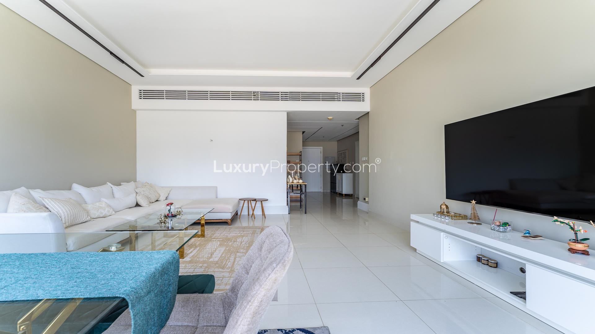 Luxurious living room in Business Bay apartment for rent, modern decor and ample seating