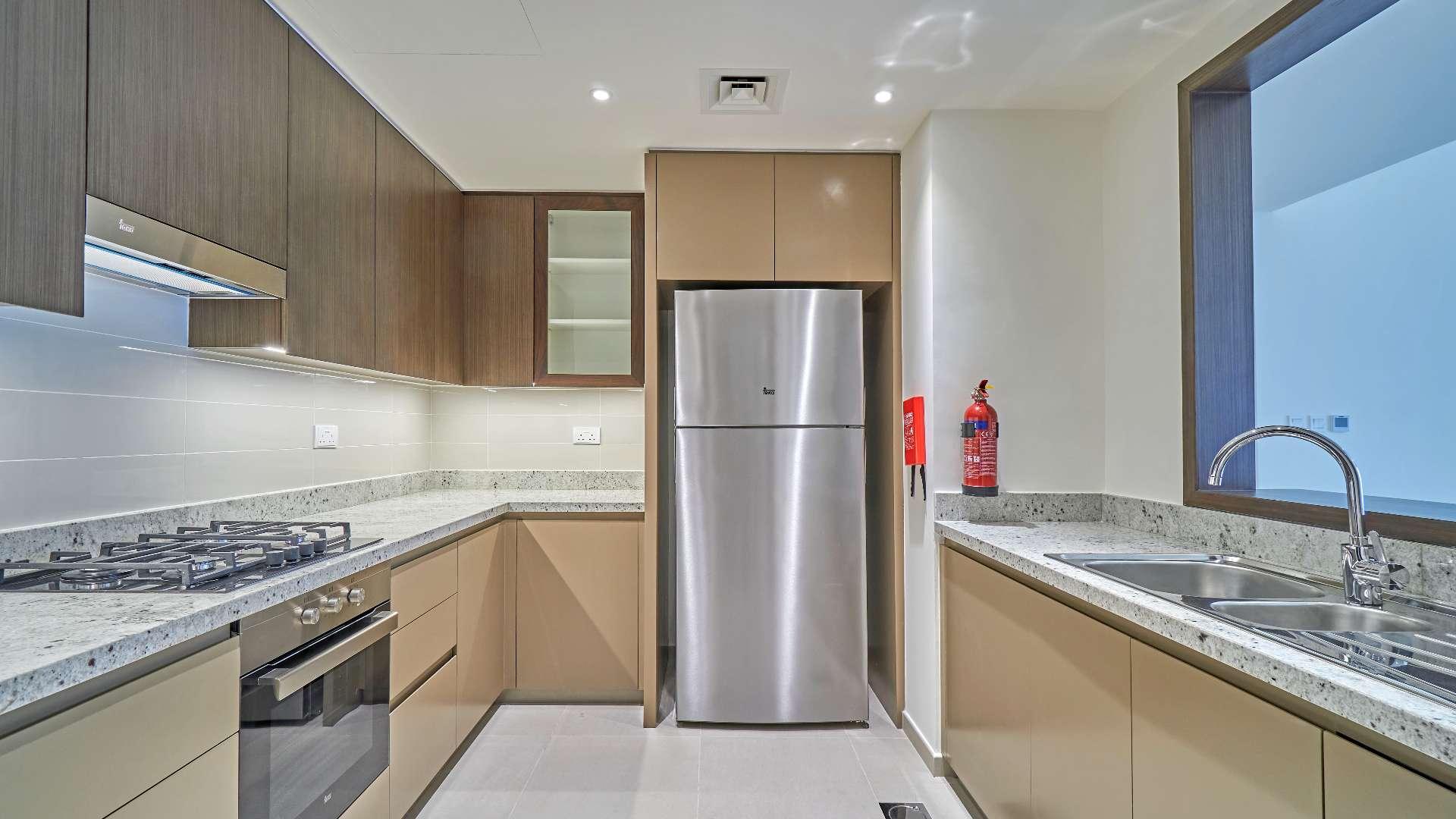 High-floor empty living room in 2-bedroom apartment, BLVD Heights, Downtown Dubai