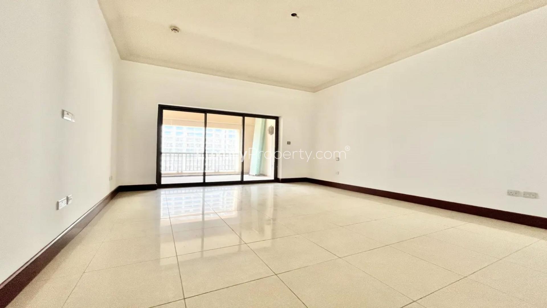 Modern kitchen in 2-bedroom apartment, Golden Mile, Palm Jumeirah, available for rent
