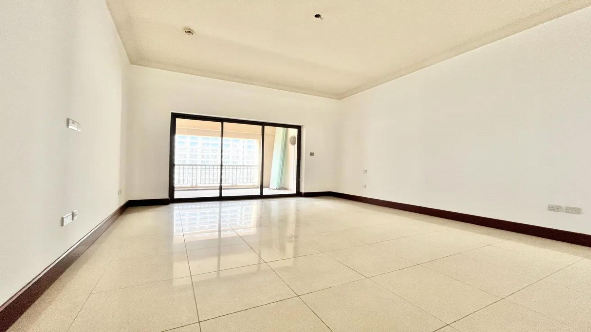 Modern kitchen in 2-bedroom apartment, Golden Mile, Palm Jumeirah, available for rent