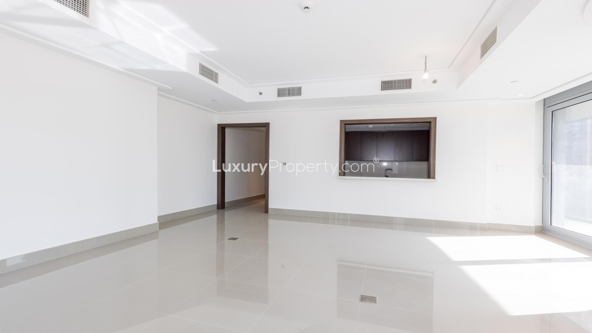 Spacious living area in modern Downtown Dubai apartment for rent, Burj Khalifa views