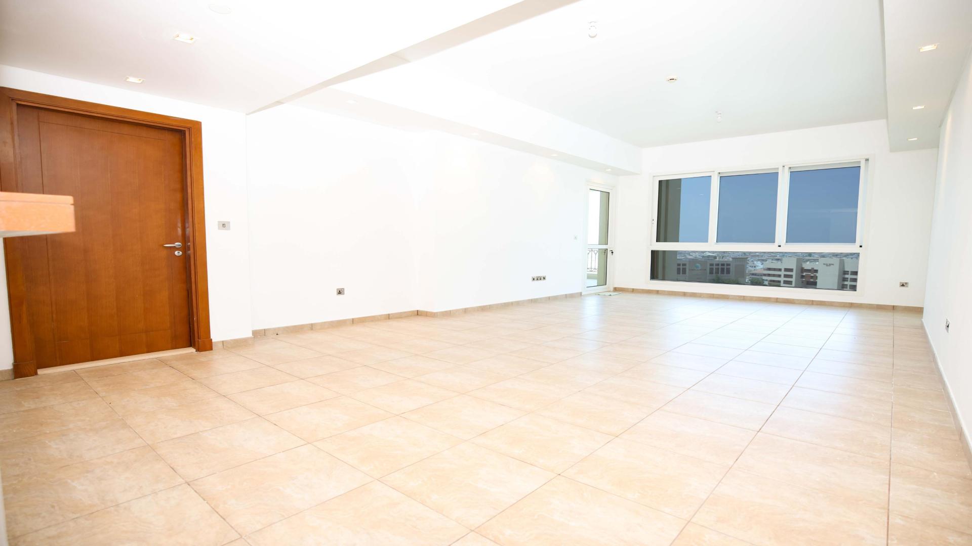 Spacious living area in Marina Residences apartment, Palm Jumeirah, available for rent