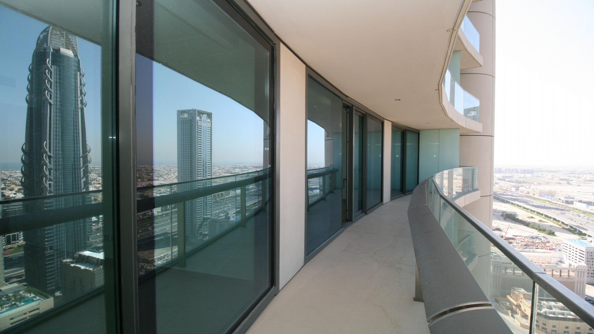 Spacious Burj Vista apartment with stunning Burj Khalifa view in Downtown Dubai for rent