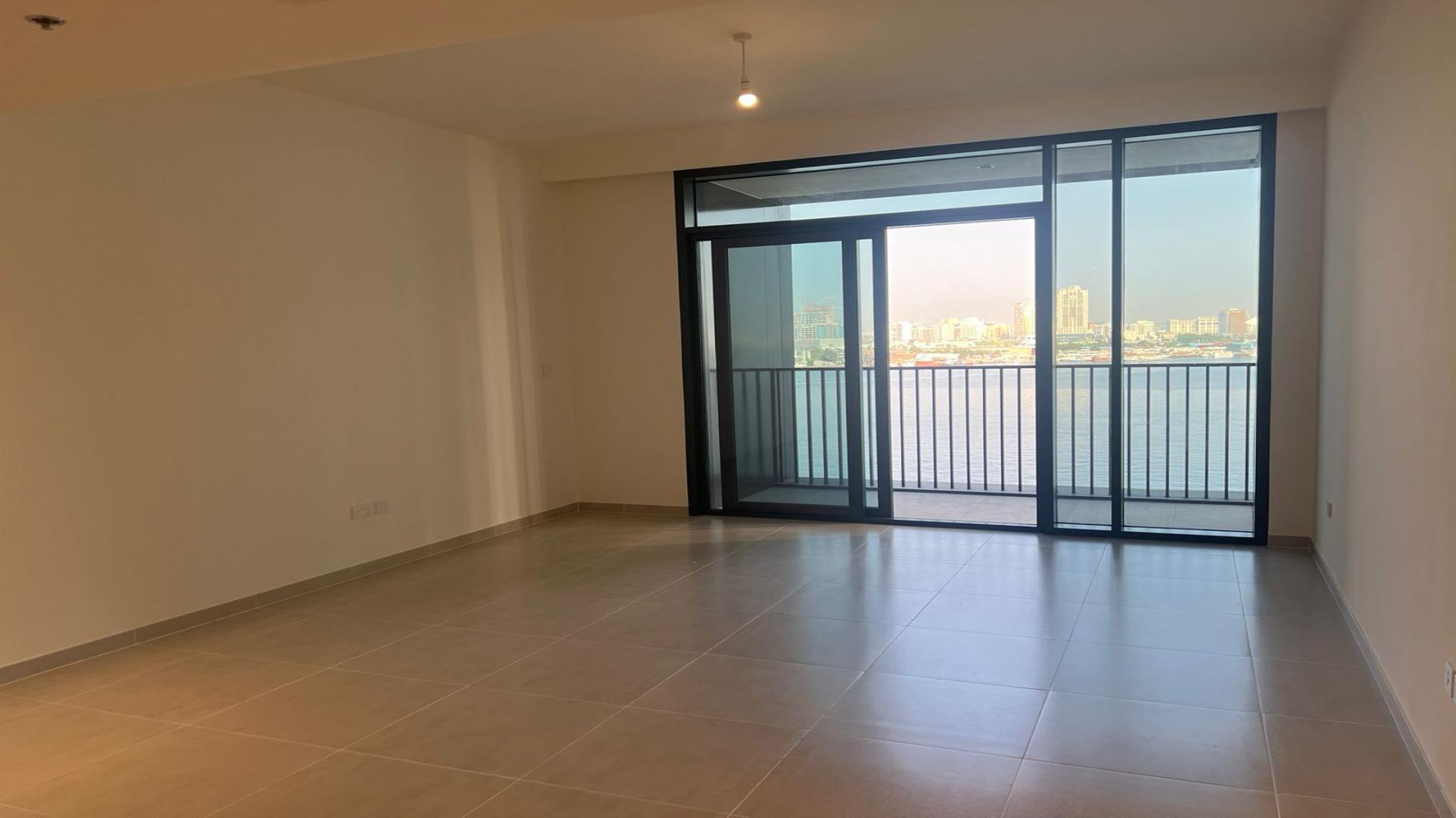 Spacious modern kitchen in 2-bedroom apartment, Creek Edge, Dubai Creek Harbour for rent