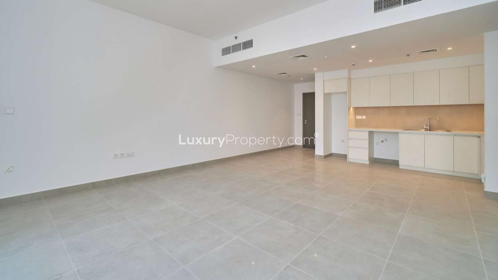 High-floor apartment interior with modern kitchen in Creek Horizon, Dubai Creek Harbour