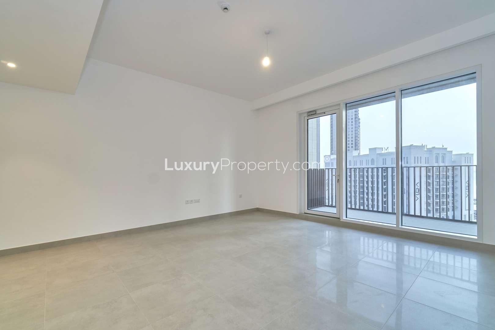 Stunning view of Creek Horizon Tower 1 with pool, Dubai Creek Harbour skyline