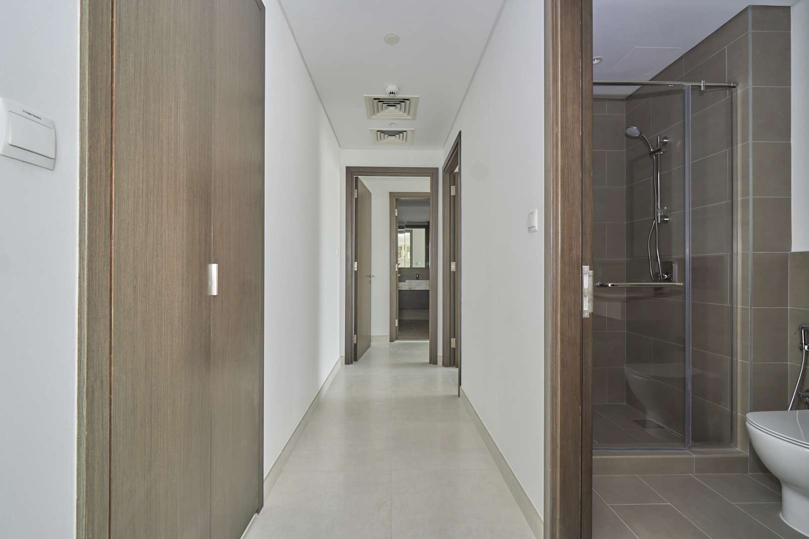 Modern kitchen in 2-bed apartment, Creekside 18, Dubai Creek Harbour, for rent