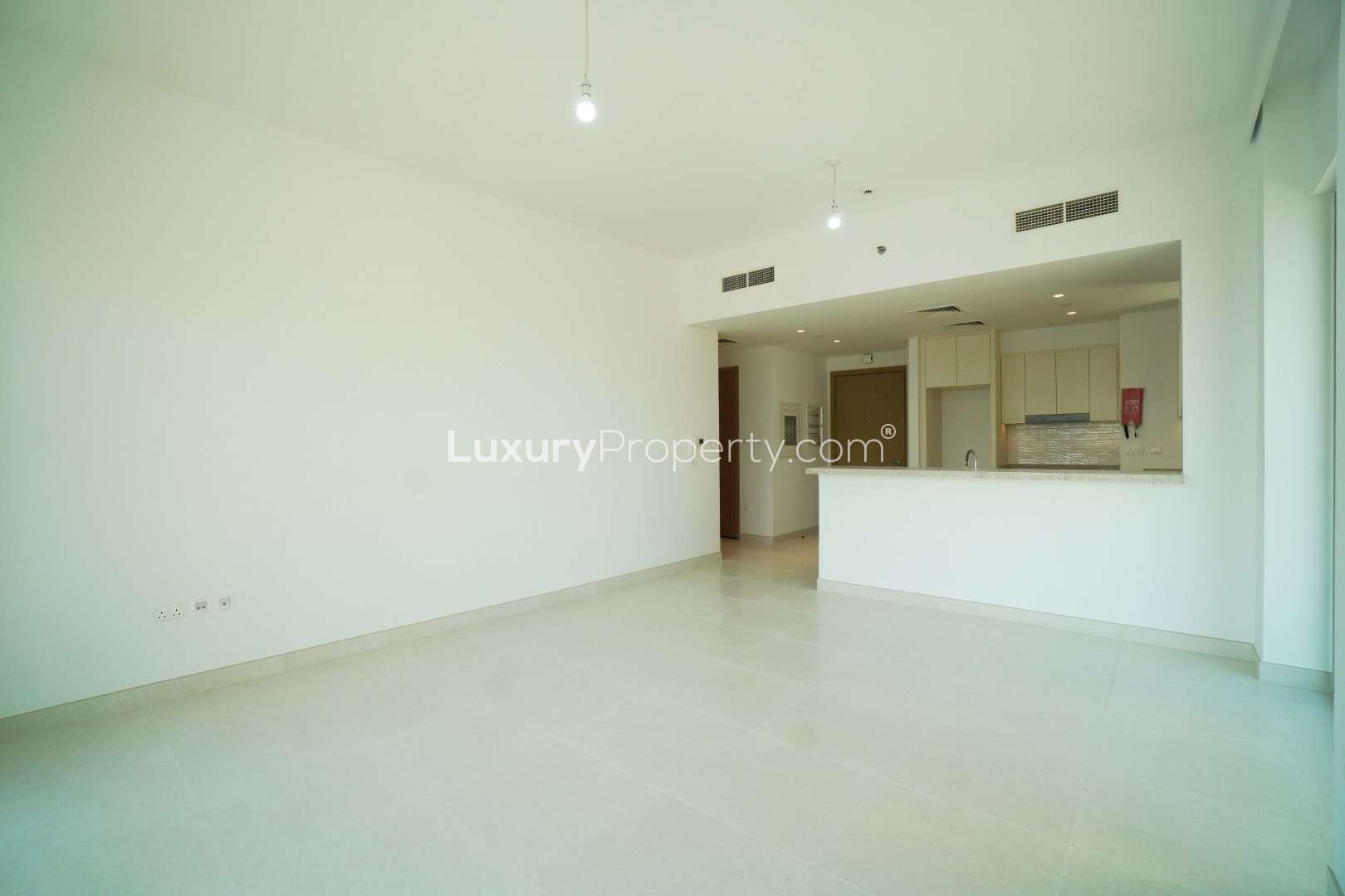 Modern open-plan kitchen and living area in Creekside 18 apartment, Dubai Creek Harbour