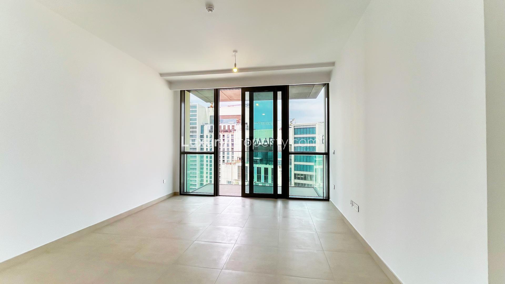 High-floor apartment living room with large windows, Downtown Views, Dubai