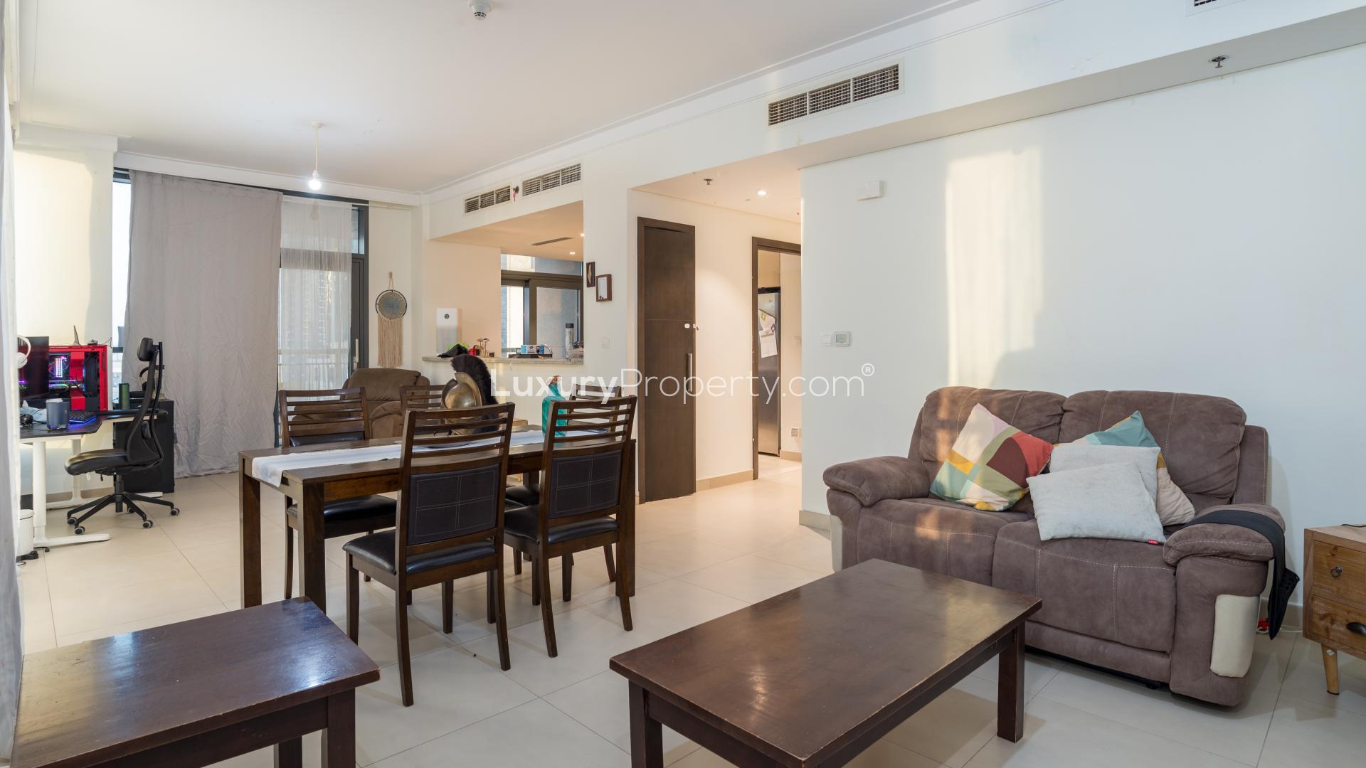 Contemporary living room in Dubai Creek Residence, featuring modern furnishings and ample natural light