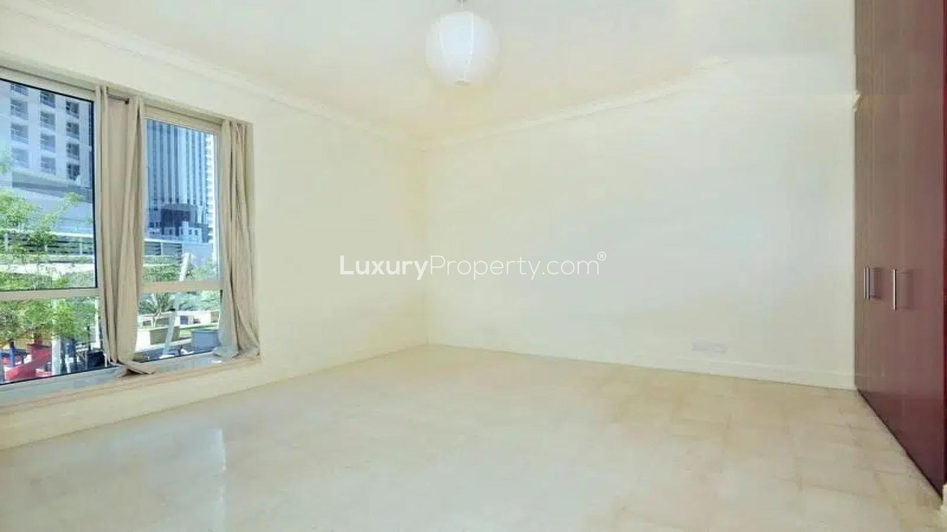 Spacious living area in 2-bedroom apartment, Emaar 6 Towers, Dubai Marina for rent