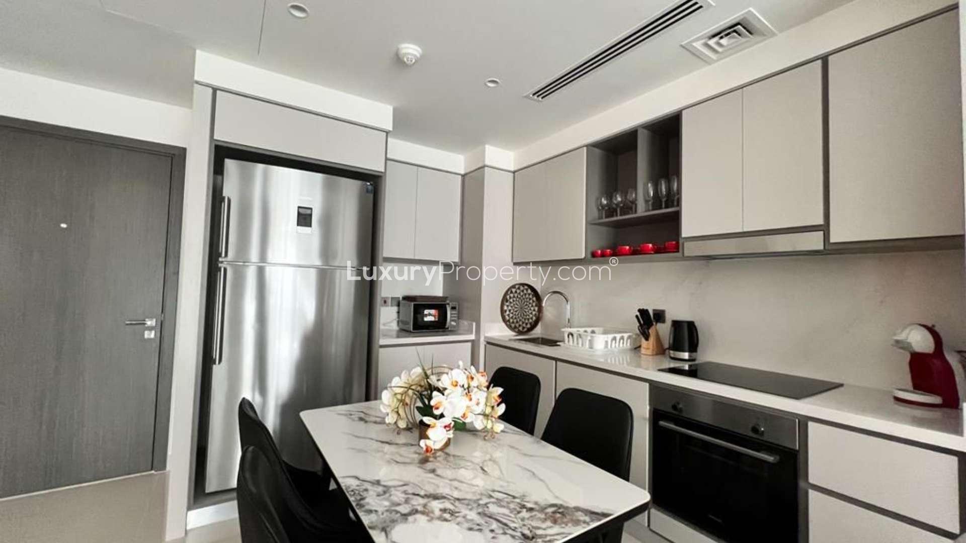 Modern kitchen in fully furnished 2-bedroom apartment, Emaar Beachfront, Dubai Harbour, for rent