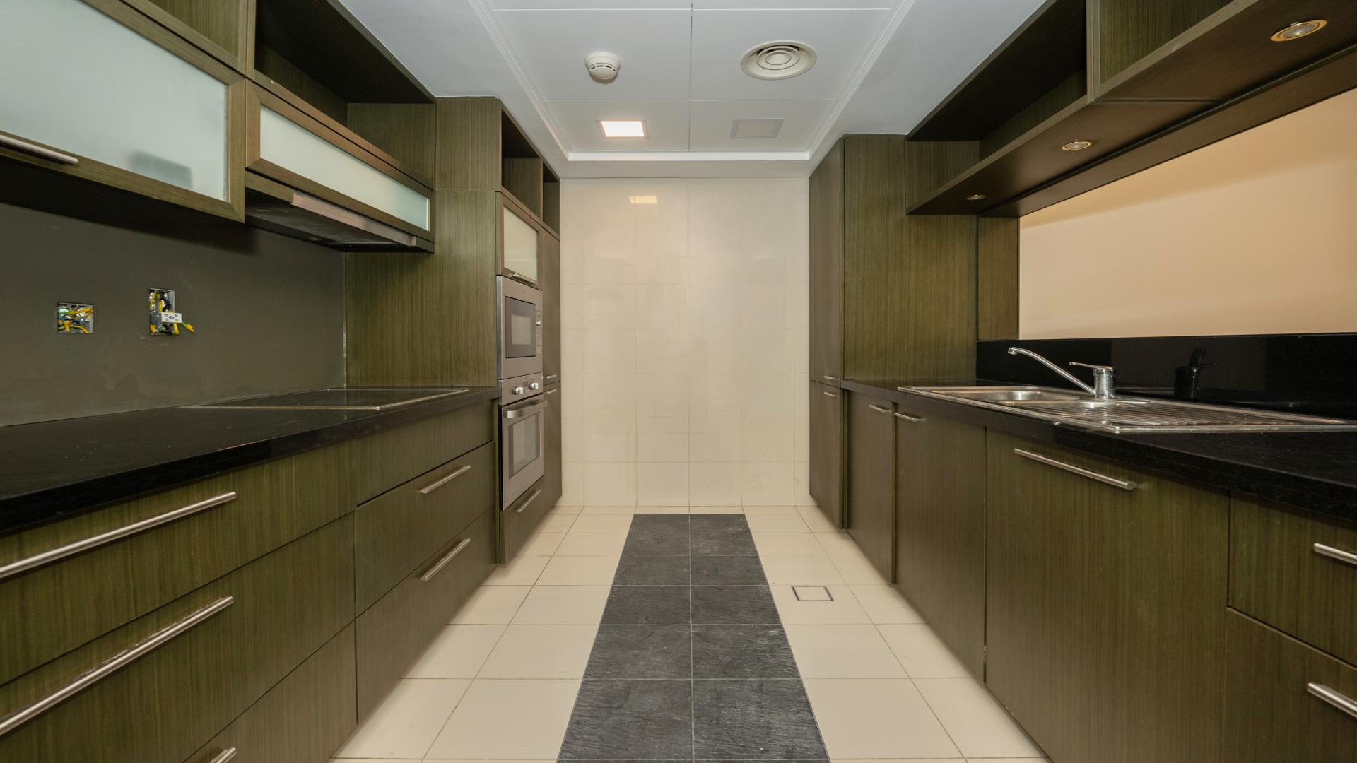 Vacant 2-bedroom apartment with Burj Khalifa view, spacious layout in Downtown Dubai's The Lofts