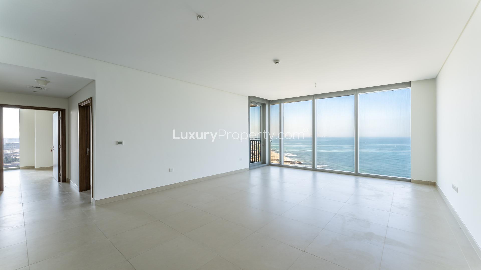 Luxurious 2-bed apartment with sea views, spacious living area, Dubai Marina, for rent