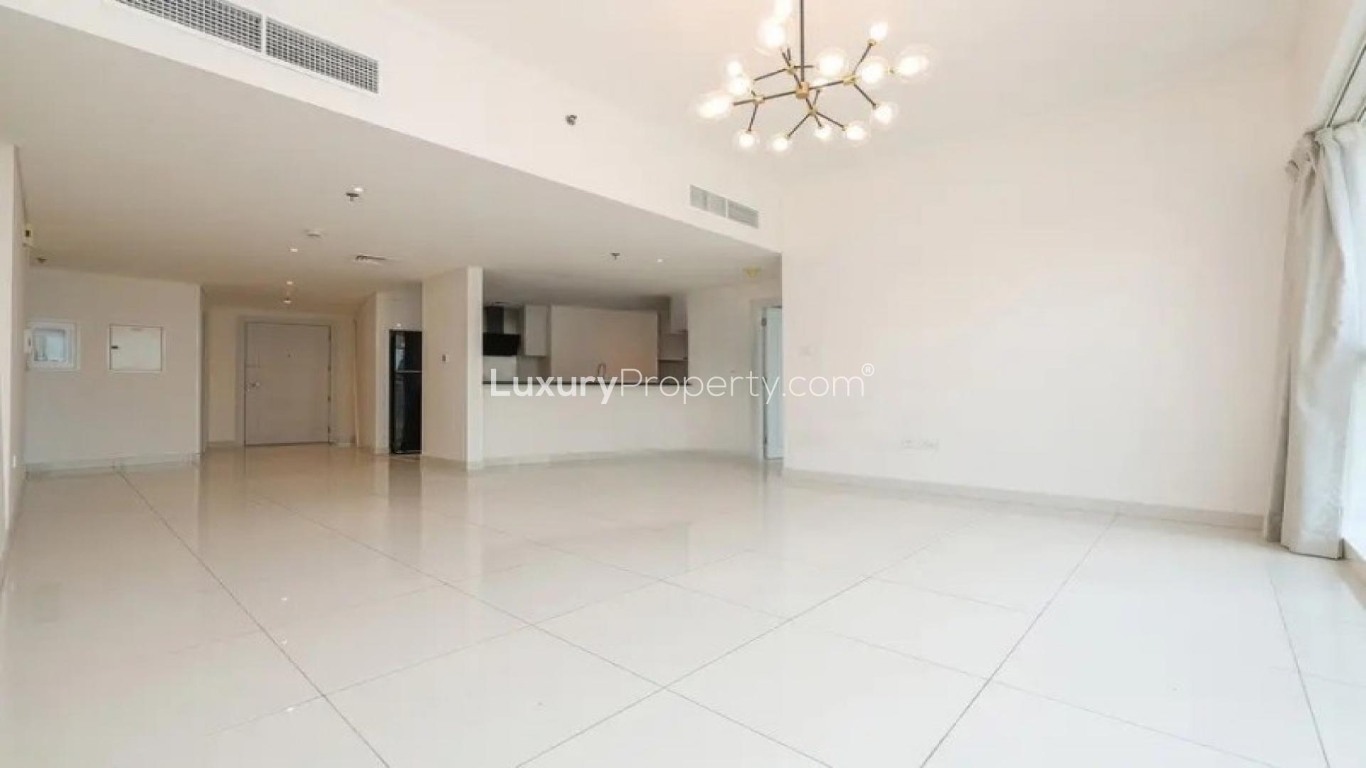 Unfurnished apartment with large windows and marina view in Damac Heights, Dubai Marina