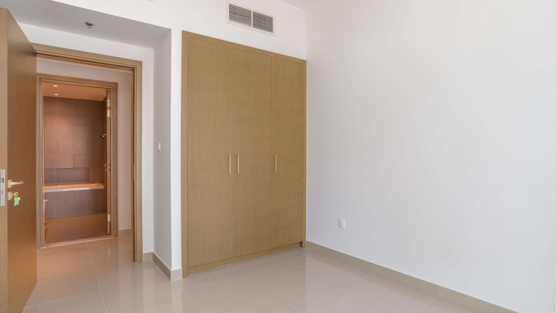 Modern bathroom in 2-bed apartment at Harbour Views, Dubai Creek Harbour, with dual sinks