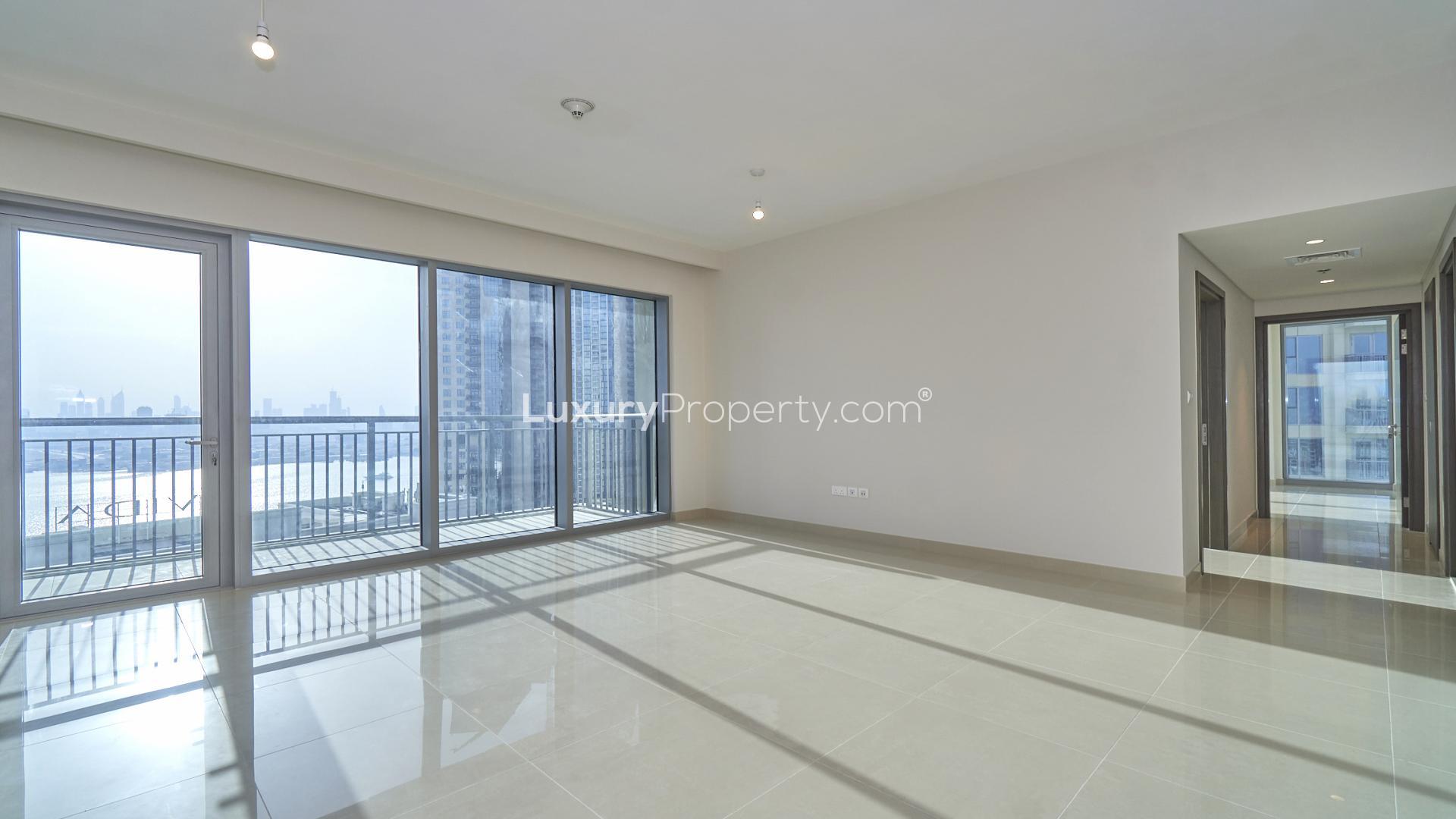 "Spacious living area in vacant 2-bedroom apartment, Harbour Views, Dubai Creek Harbour.",Vacant 2-bedroom apartment interior, Harbour Views 1, Dubai Creek Harbour, open-plan kitchen