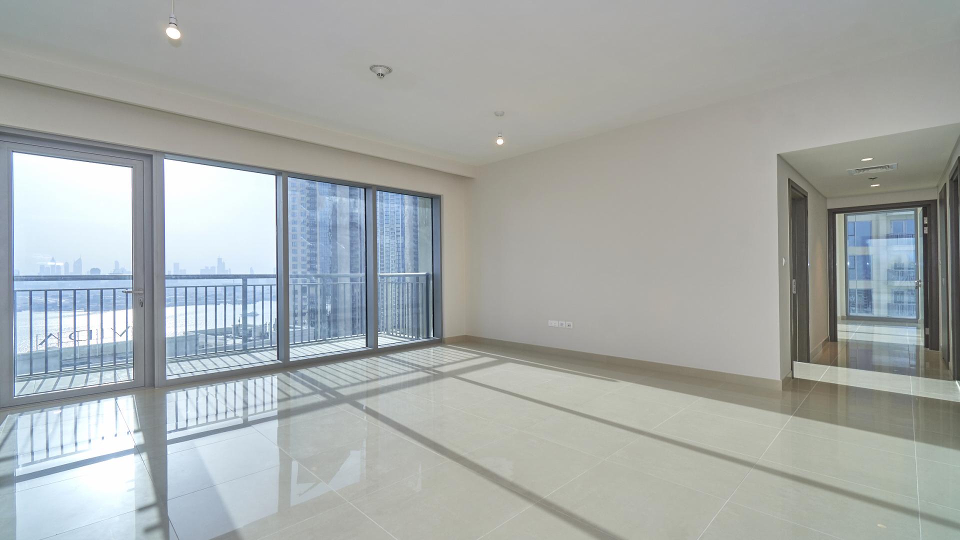 "Spacious living area in vacant 2-bedroom apartment, Harbour Views, Dubai Creek Harbour.",Vacant 2-bedroom apartment interior, Harbour Views 1, Dubai Creek Harbour, open-plan kitchen