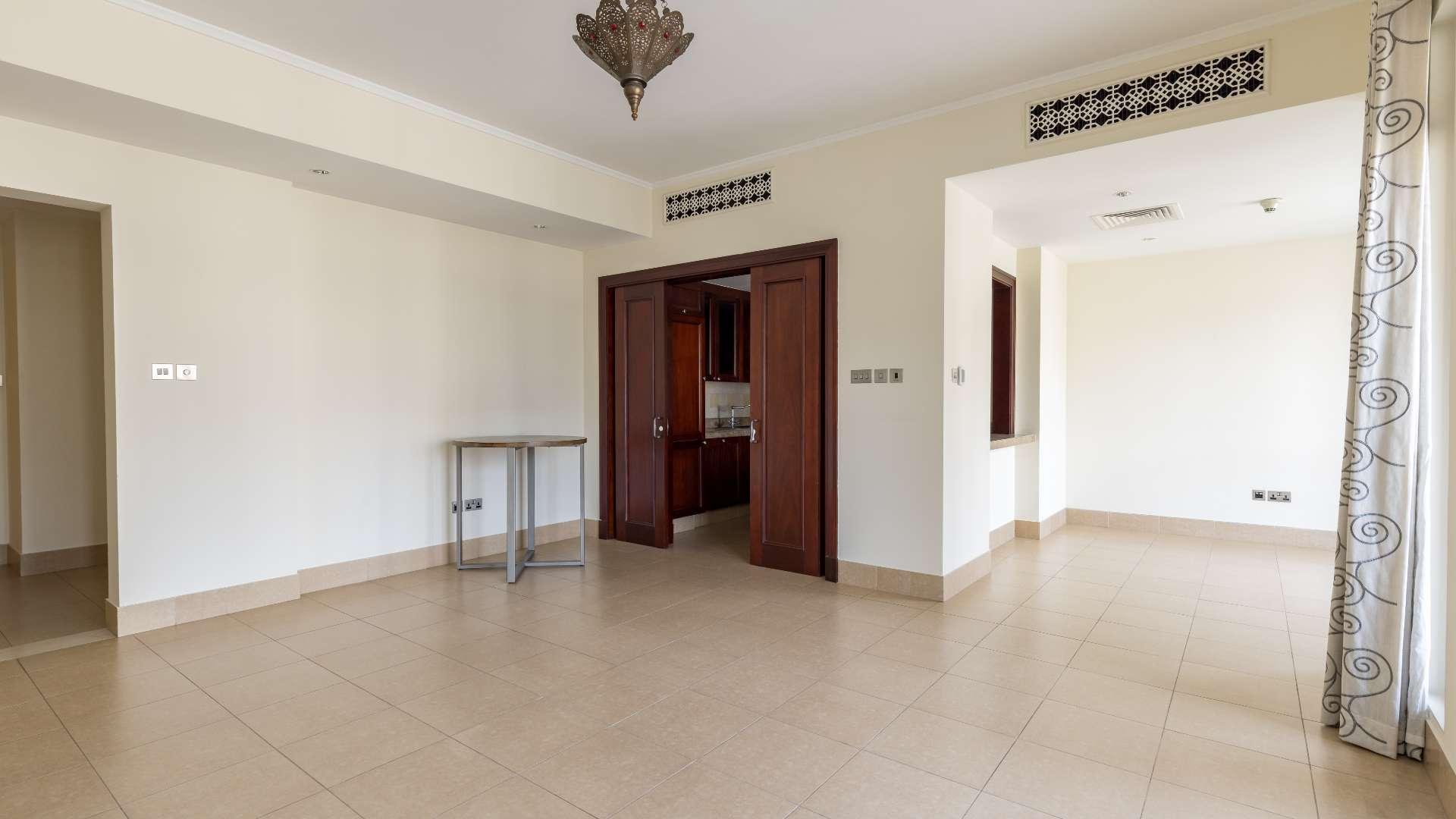 Empty bedroom with wooden closet in Kamoon, Old Town apartment for rent, LP12450