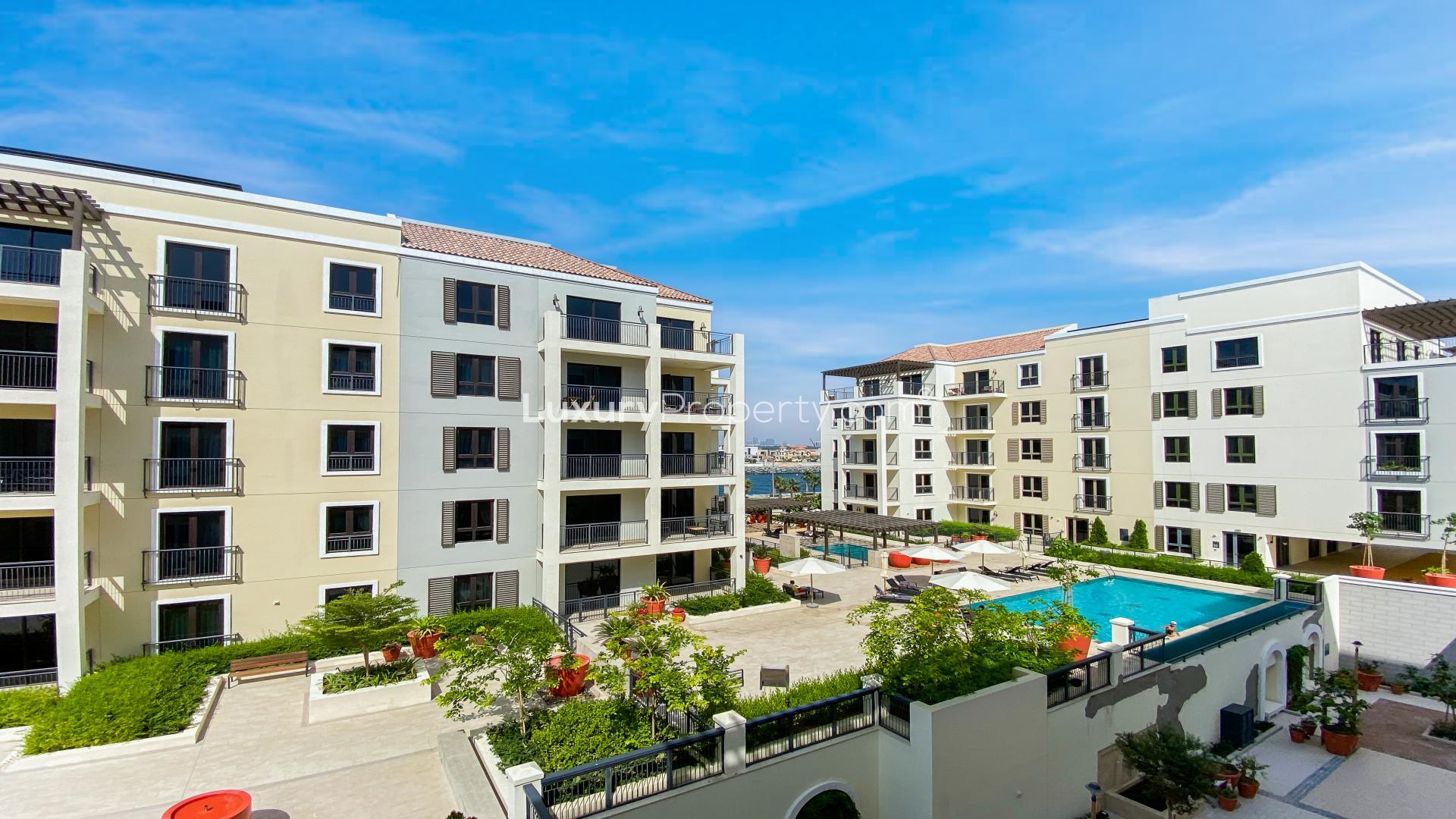 Elegant apartment complex with pool in La Mer, Jumeirah, Dubai. For rent, 2-bedroom