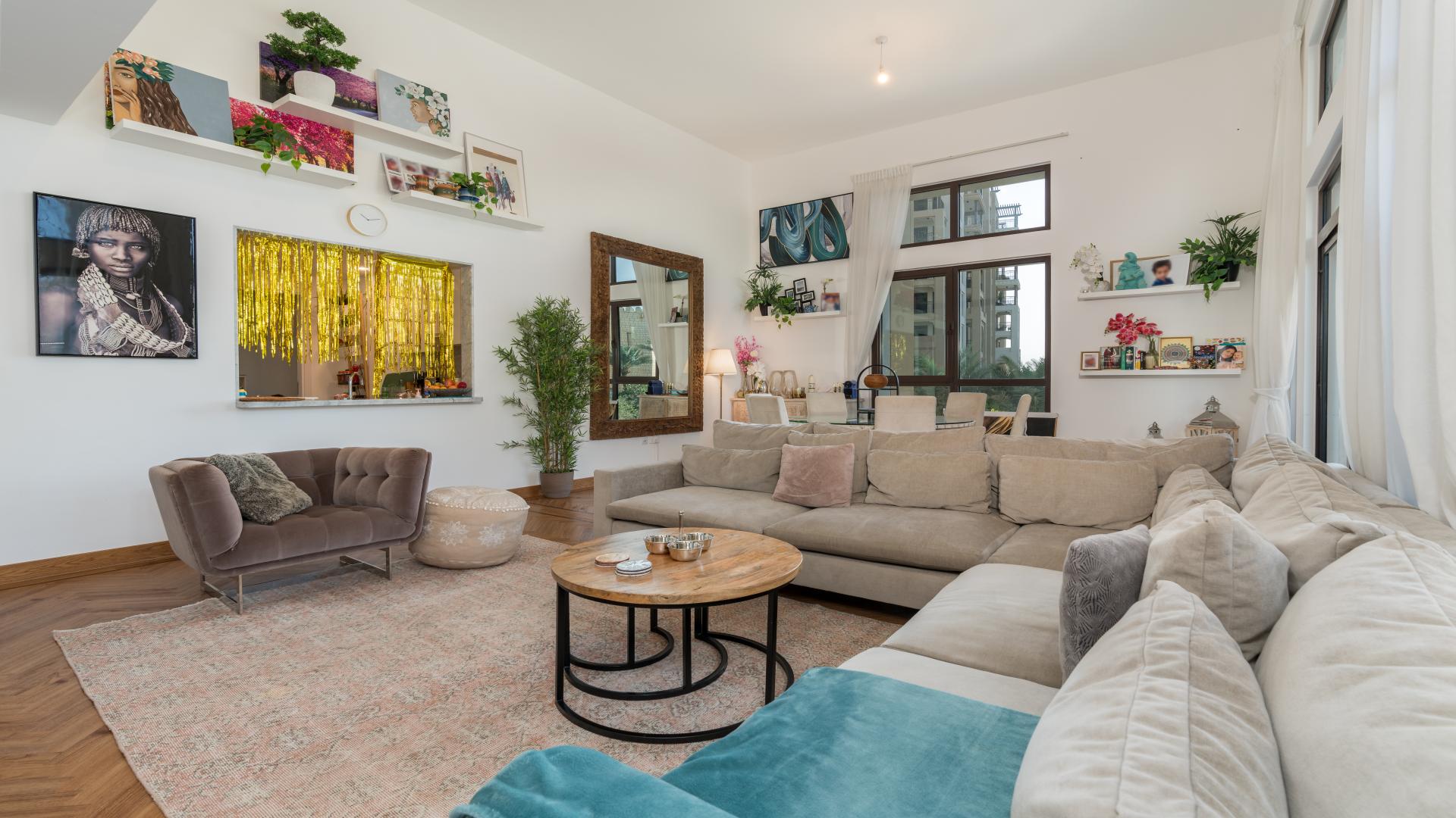 Bright, spacious living room in 2-bedroom apartment, Madinat Jumeirah Living, Umm Suqeim