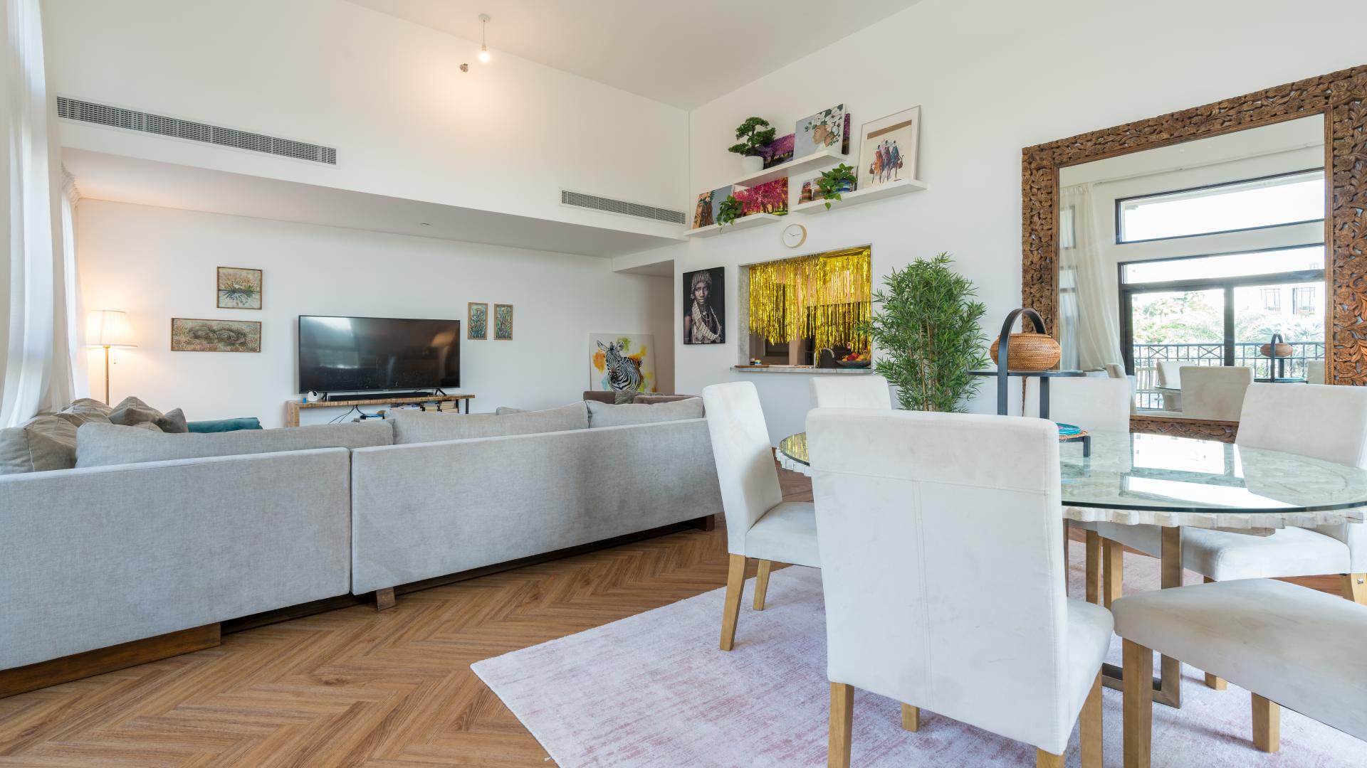 Stunning living room in 2-bedroom apartment, Madinat Jumeirah Living, with elegant decor and seating