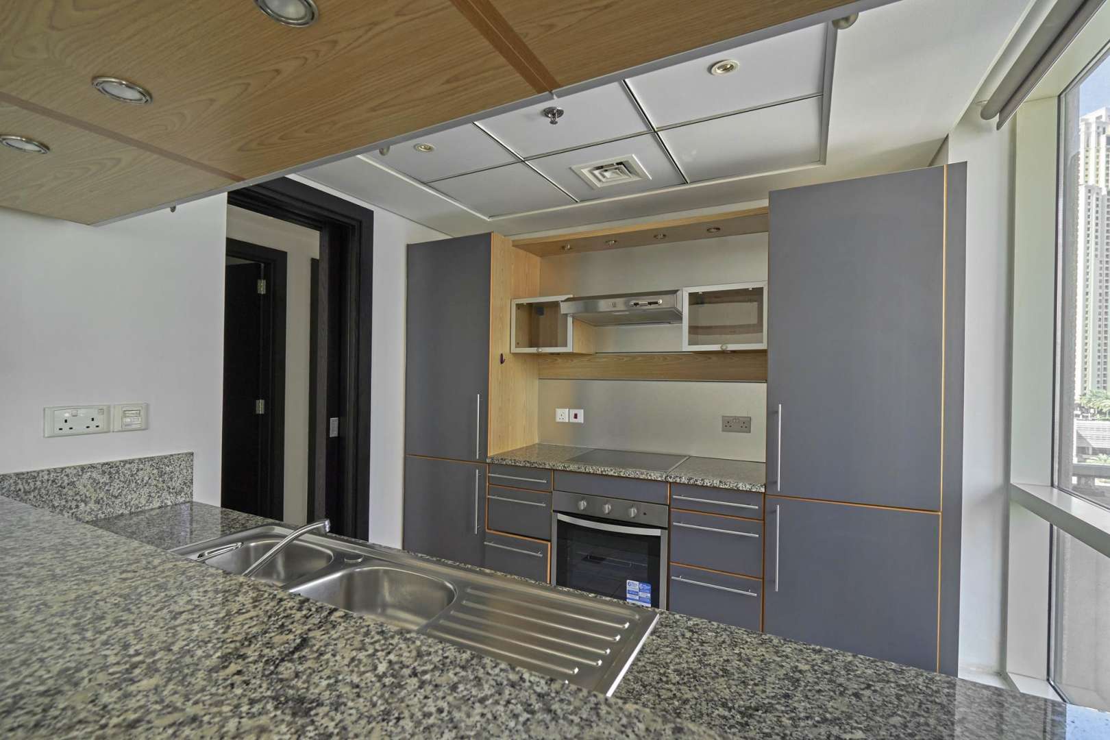 Spacious living room in two-bedroom apartment for rent, Al Majara 1 Tower, Dubai Marina