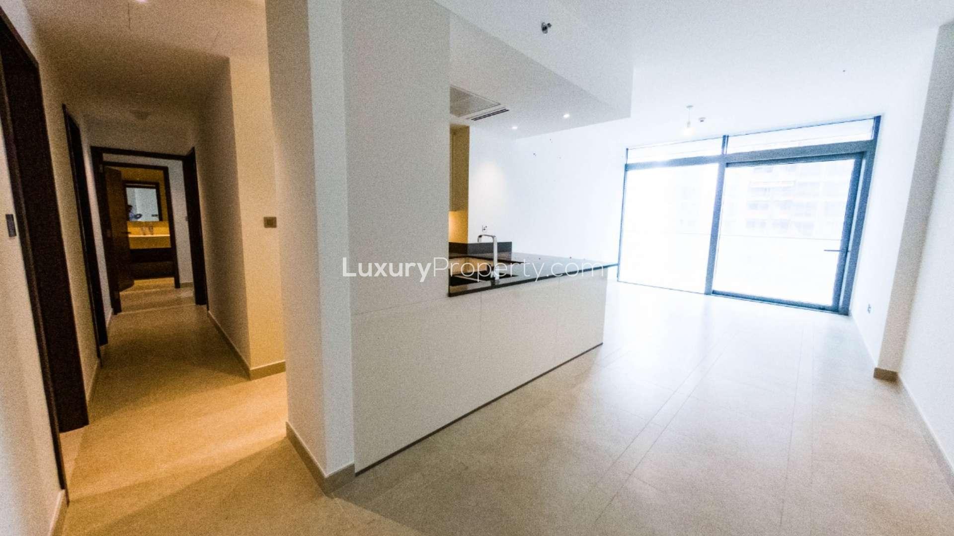 Modern kitchen in vacant 2-bedroom apartment, Marina Gate, Dubai Marina, ready mid-February