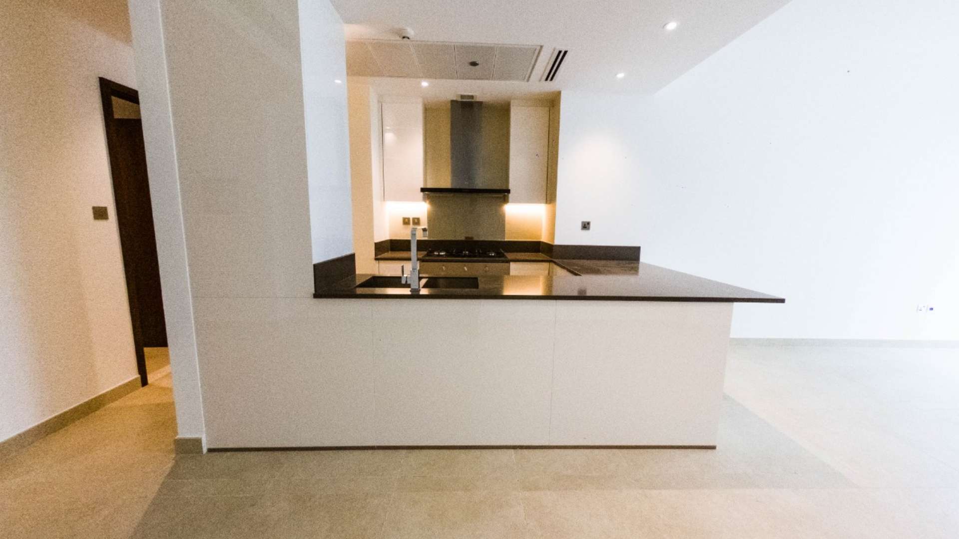 Vacant 2-bedroom apartment with modern kitchen in Marina Gate, Dubai Marina, for rent