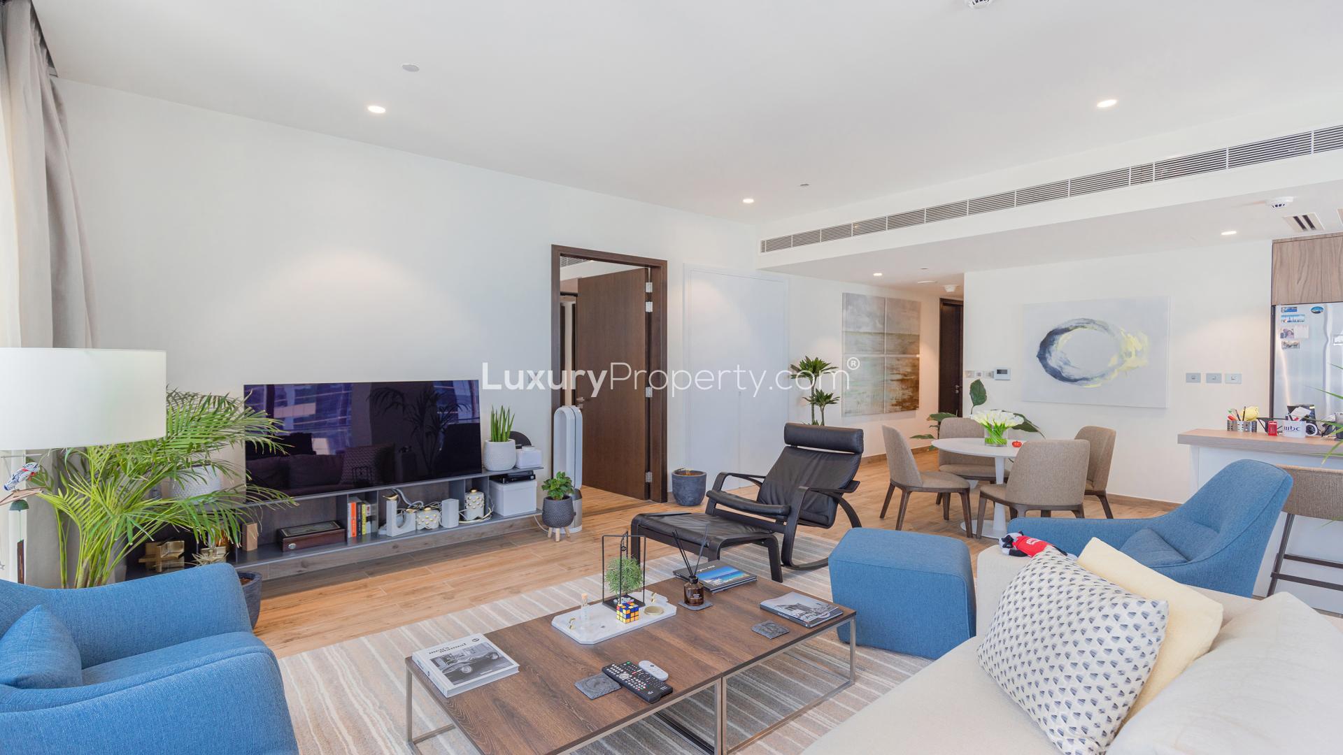 Luxurious high-floor apartment living room with modern furnishings in Marina Gate, Dubai Marina