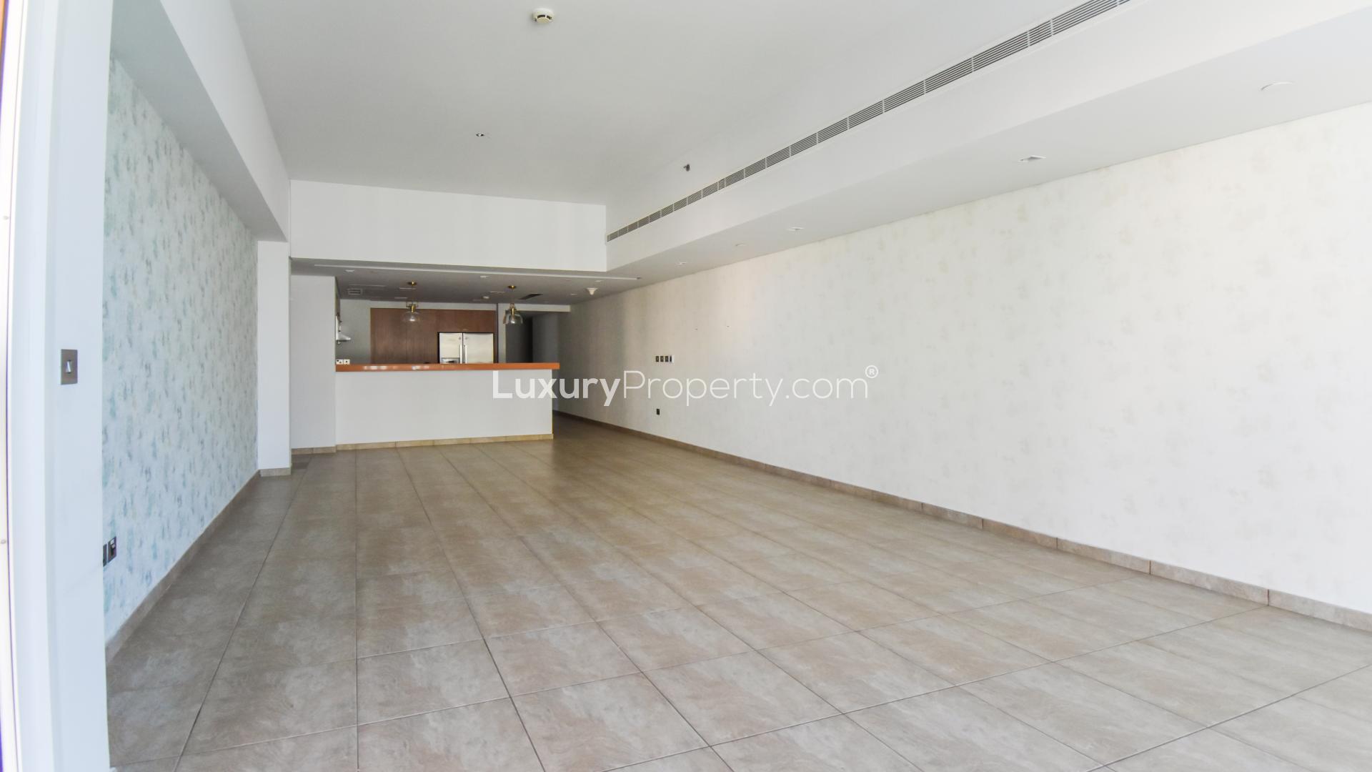 Spacious living area in two-bedroom apartment, Marina Residence, Palm Jumeirah for rent
