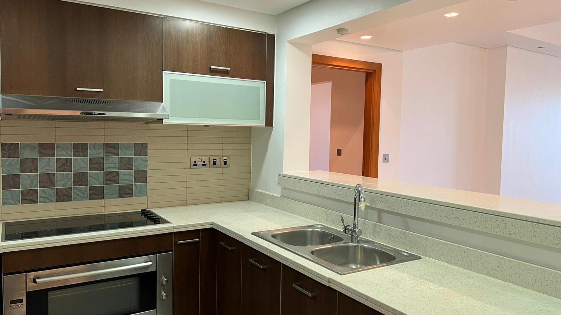 Modern kitchen in 2-bedroom apartment, Palm Jumeirah Marina Residences, available for rent