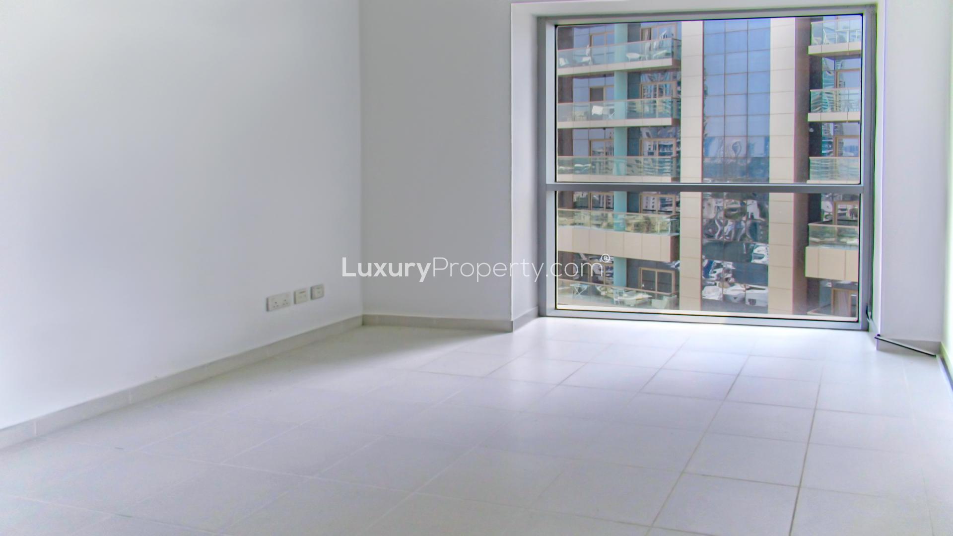 N/A,"Modern kitchen in Marina Tower apartment, Dubai Marina; granite countertops, wooden cabinets, stainless appliances.",Modern kitchen in two-bedroom Marina Tower apartment for rent, Dubai Marina