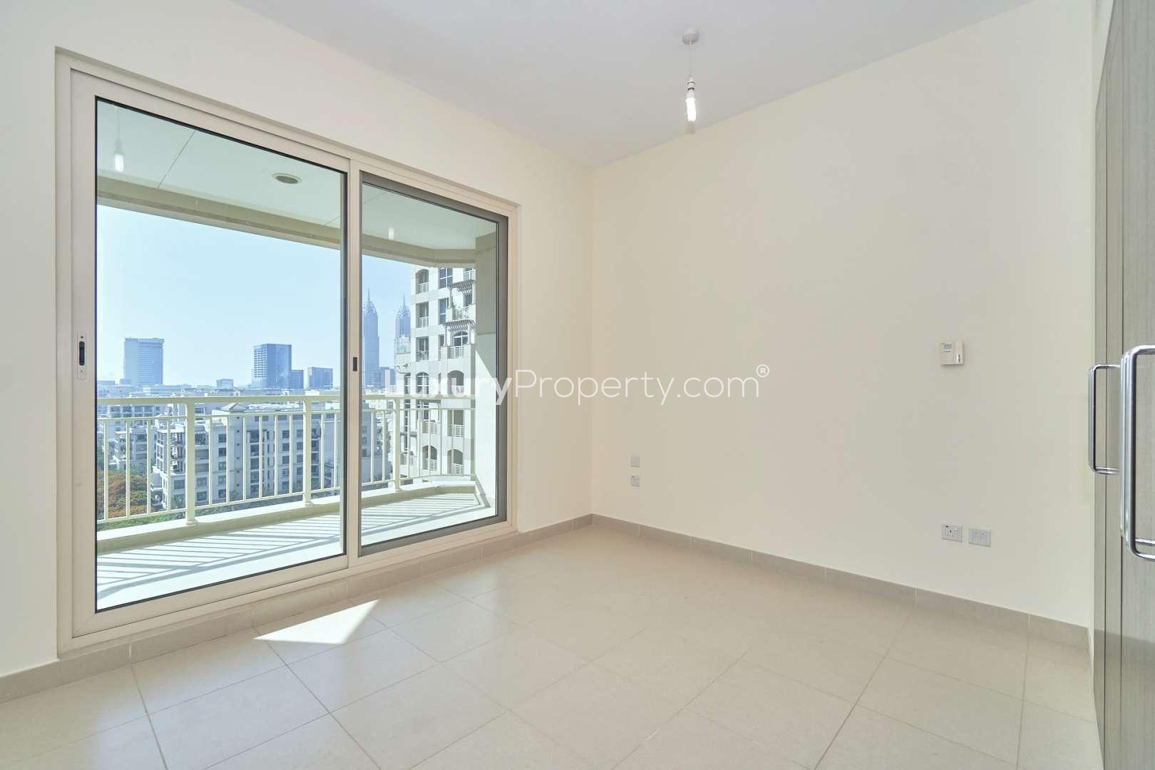 Modern kitchen with dark cabinets in 2-bedroom apartment, Mosela, The Greens, for rent