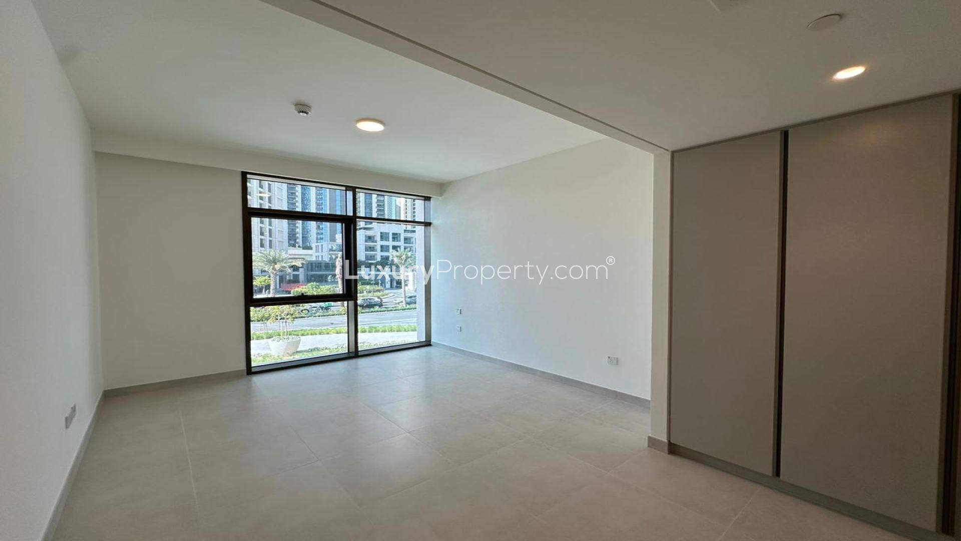 Modern kitchen interior in Seagate apartment, Mina Rashid. Spacious layout, sleek cabinetry