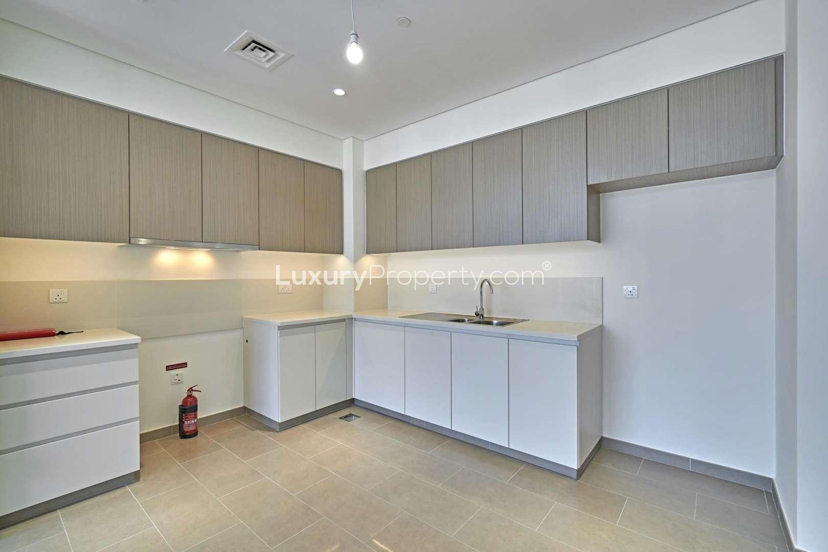 Modern kitchen in high-floor apartment, Park Heights, Dubai Hills Estate, available for rent