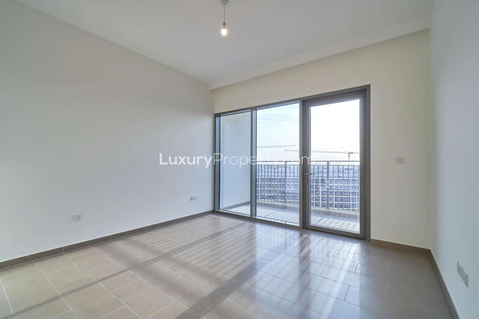 Modern kitchen in 2-bedroom apartment, Park Heights I, Dubai Hills Estate, for rent