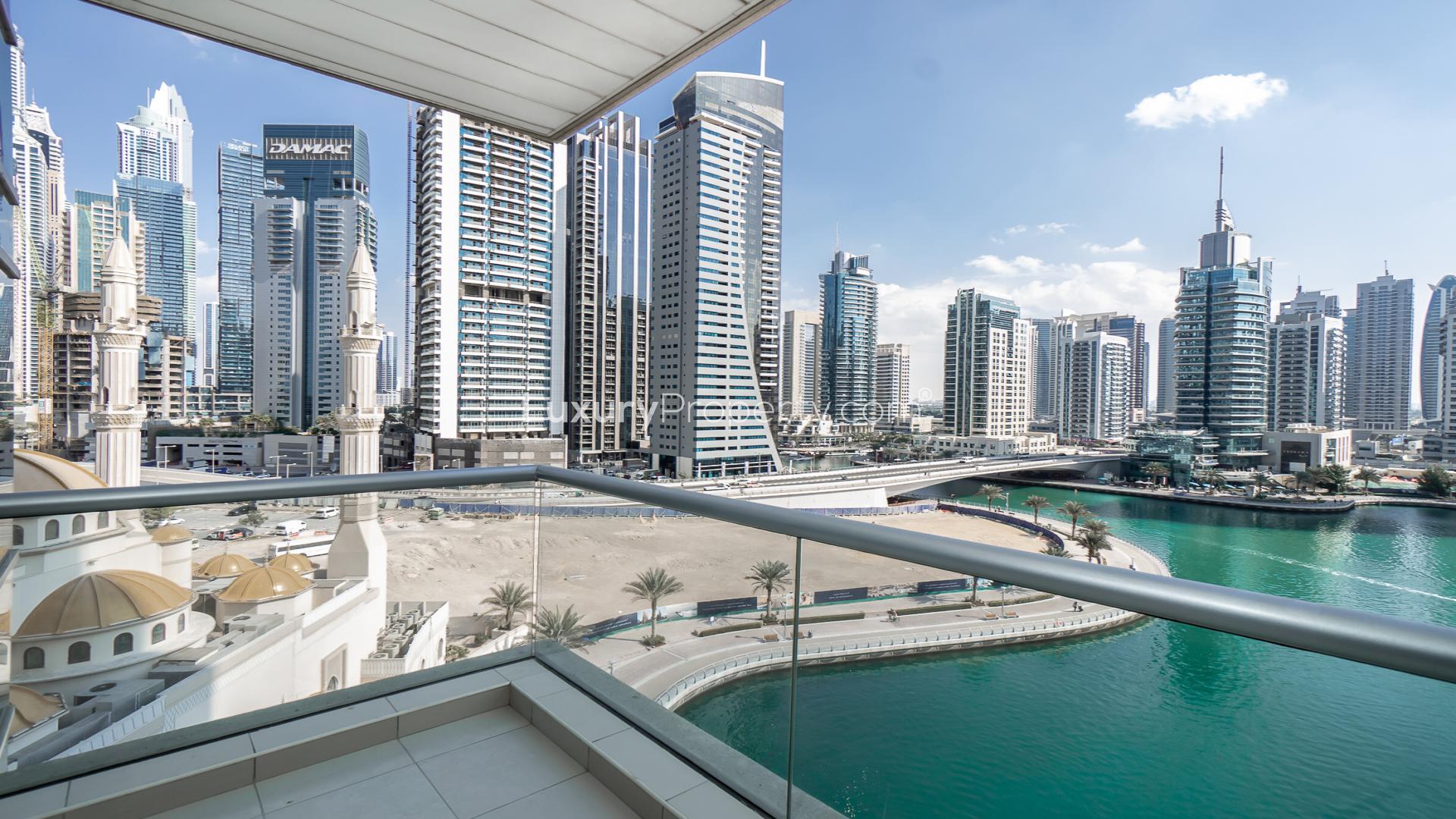 Vacant unfurnished apartment in Dubai Marina with spacious layout and stunning marina view