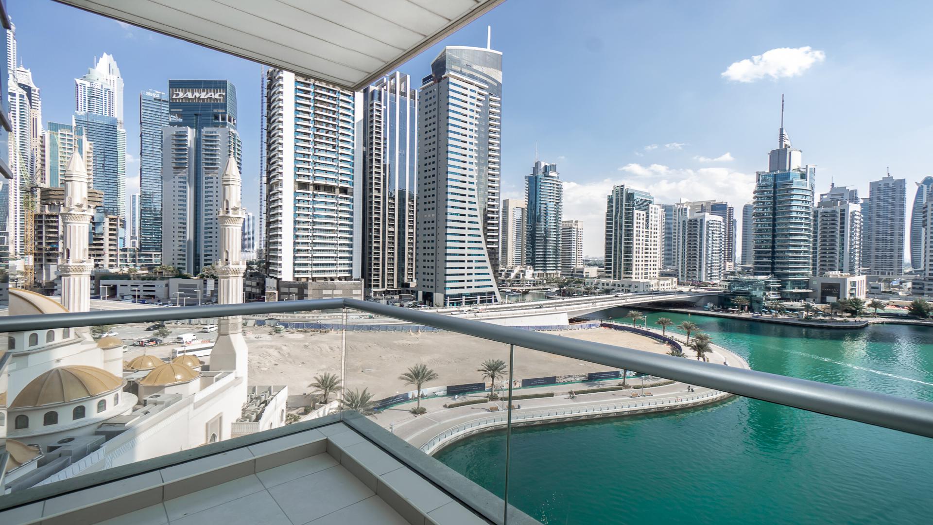 Vacant unfurnished apartment in Dubai Marina with spacious layout and stunning marina view