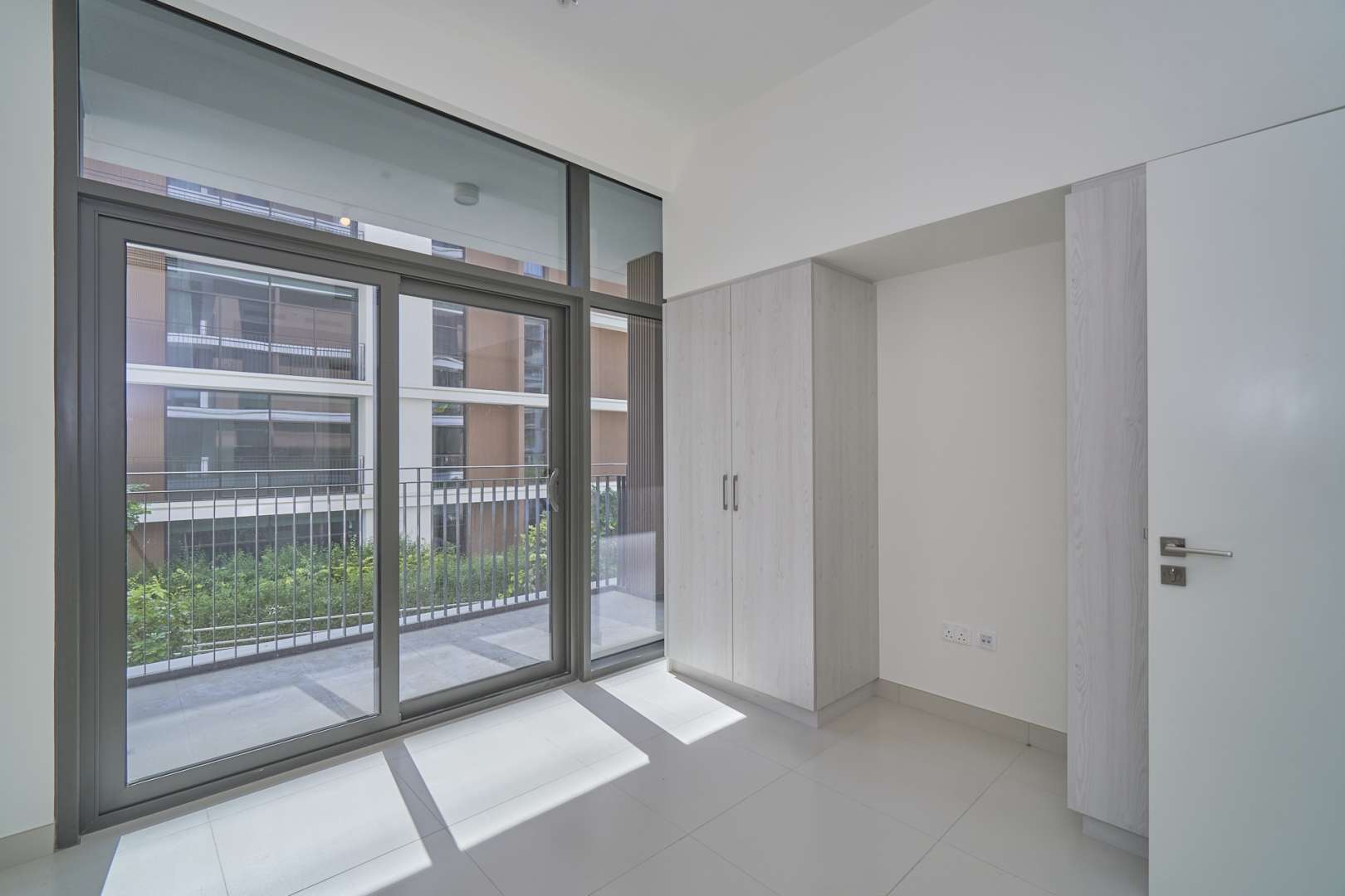 Chiller-free apartment with pool view in Park Point, Dubai Hills Estate for rent