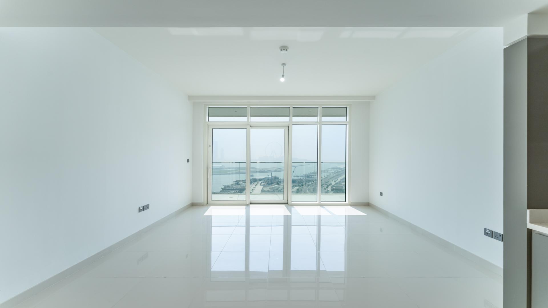 Breathtaking view from Emaar Beachfront apartment overlooking Dubai Harbour, Palm and Marina