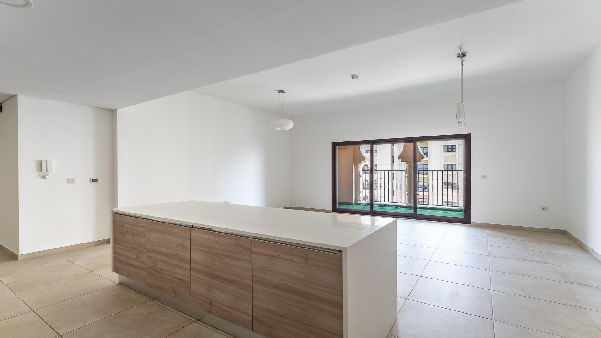 Modern kitchen in 2-bed apartment, Al Andalus, Jumeirah Golf Estates, for rent