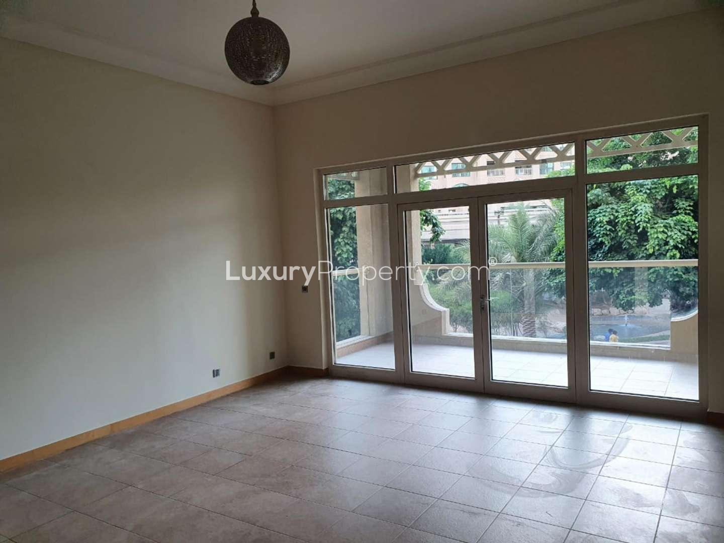 Spacious F-Type apartment with park view at Shoreline Apartments, Palm Jumeirah for rent